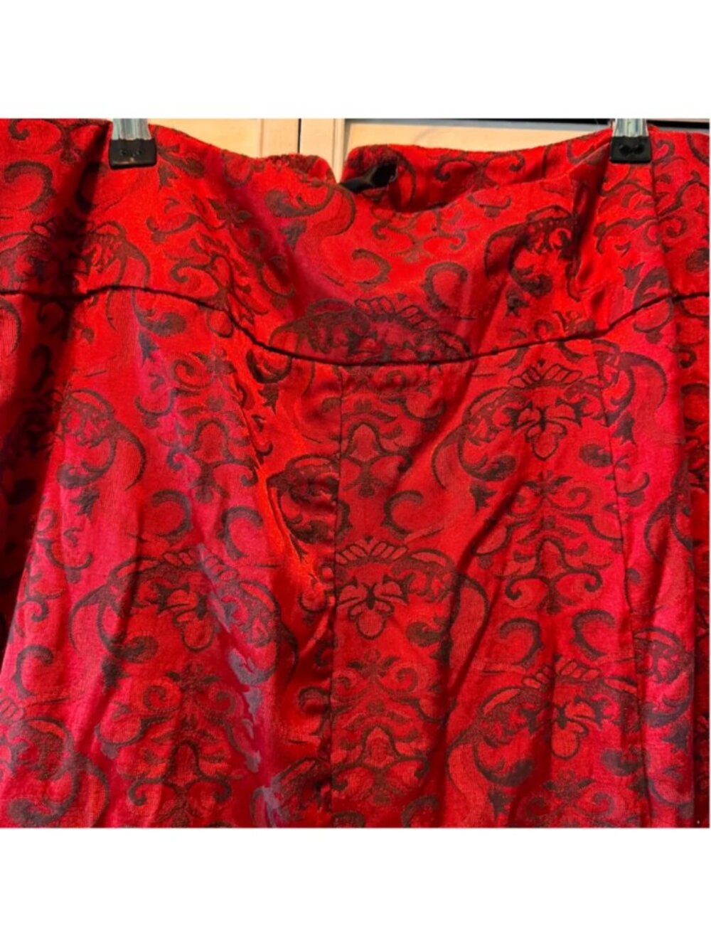 STUNNING VICTORIAN STYLE CORSET SKIRT WITH RUFFLED HEM AND SATIN LACING MEDIUM. - Picture 3 of 7